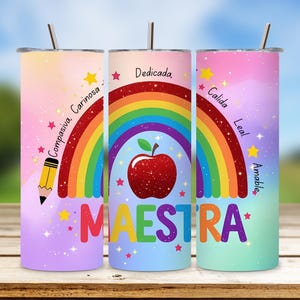 Maestra Tumbler Sublimeringsdesign: Spansklärare Regnbågsäpple (Digital Nedladdning)