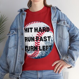 Unisex zwaar katoenen T-shirt honkbal Hit Hard Run Fast Turn Left Gifts Coaches