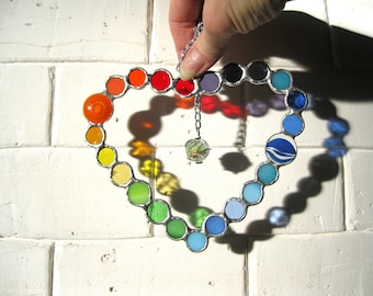 Kleurrijk regenbooghart raamdecoratie - handgemaakte glas-in-lood zonnevanger