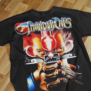 T-shirt Lion-o  Thundercats designs a vintage poster style.