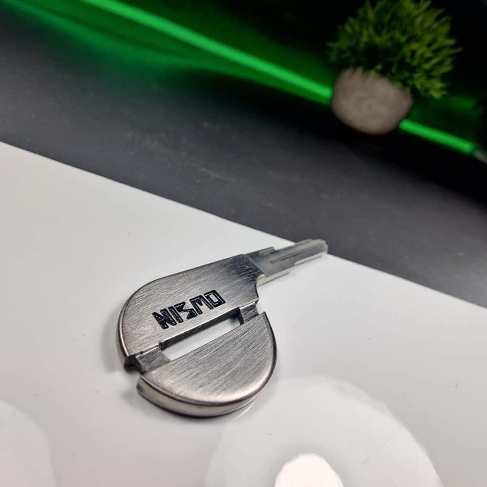 Nissan キーチェーン(非売品プレミアム) ドライカーボン 型式 キーホルダー 日産 フェアレディZ S30/Z31/Z32