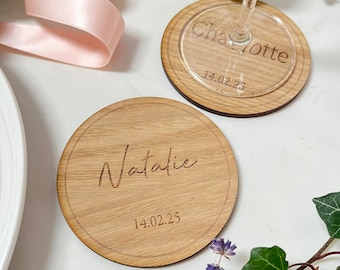 Gepersonaliseerde onderzetter houten gegraveerde en gedateerde couvert naam bruiloft tafel | gegraveerde houten tafeldecor | gepersonaliseerde plaatskaart feest