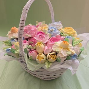 Adorable basket marshmallow zephyr flowers rose hydrangea tulips adorable present for mom day birthday  anniversary