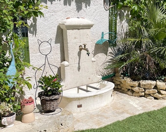 Fuente de pared de piedra veneciana: elegancia clásica para jardín o patio exterior - Fuente de jardín