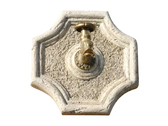 Raccordement à l'Eau Rosace Chypre en Pierre Reconstituée Adaptable avec un Robinet Décoration Murale - Élégance Classique pour Extérieure