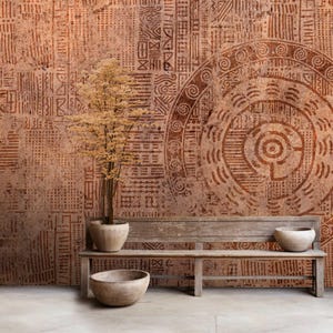 Peut inclure: Scène extérieure rustique avec un banc en bois vieilli, un arbre en pot et deux bols décoratifs. L'arrière-plan est un mur texturé avec un motif complexe aux tons terreux. La scène évoque la tranquillité et le design naturel.