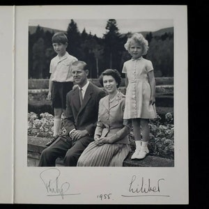 1955 Queen Elizabeth II LLIBET Handsignierte Karte Königliches Dokument Britisches Königshaus