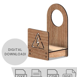 Puede incluir: Descarga digital de un soporte de pared de madera con un símbolo de rayo recortado. El diseño está disponible en los formatos DXF, SVG, CDR y PDF.