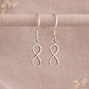 Örhängen i sterlingsilver med oändlighet – Symbol för evig kärlek – Örhängen i 925 silver – Meningsfull present till henne