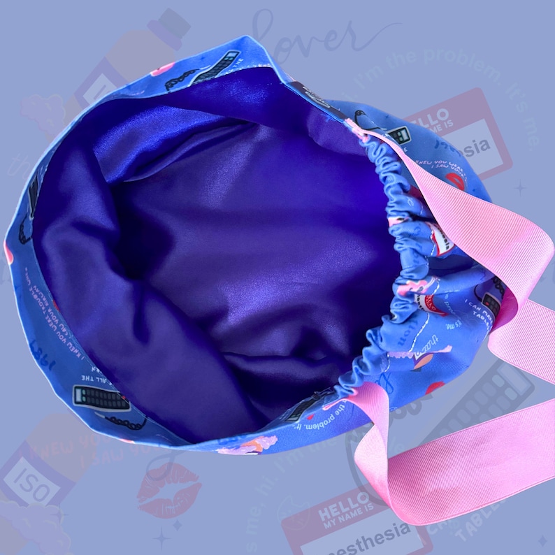 Puede incluir: Un juego de tres tazas de cer&aacute;mica con un acabado mate moteado. Cada taza presenta un color diferente: azul claro, crema y gris. Las tazas tienen un dise&ntilde;o minimalista con una forma redondeada y un asa sencilla.