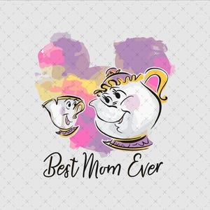 Op de afbeelding: Een aquarel-illustratie van Mrs. Potts en Chip uit Disney's Belle en het Beest. De theepot en het theekopje lachen en de tekst "Best Mom Ever" staat eronder.