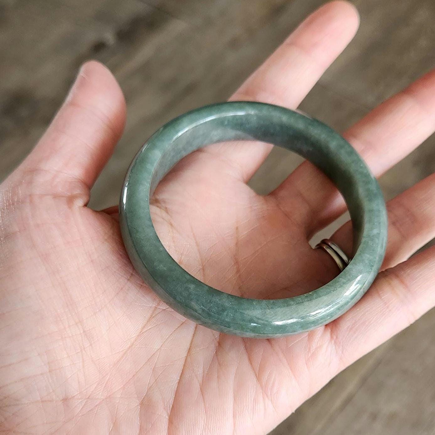 認定済みミャンマー産翡翠バングルブレスレット、天然グリーン（57mm 