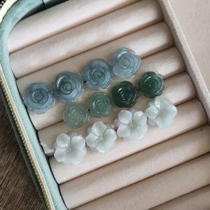 Pendientes de flor de jadeíta certificados