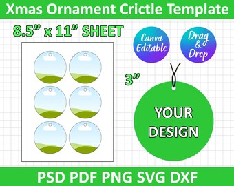 Pode incluir: Uma folha branca com seis modelos de enfeites circulares, cada um com um design de céu e paisagem. A folha mede 21,6 cm x 27,9 cm. Um enfeite verde com o texto "YOUR DESIGN" tem 7,6 cm de diâmetro. A imagem também inclui ícones "Canva Editable" e "Drag & Drop".