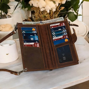 Cartera de cuero para teléfono personalizada con correa, tarjetero, funda de teléfono para mujer, billetera para iPhone, regalo para ella, funda de cuero personalizada.