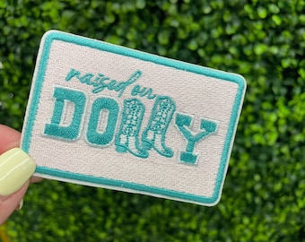 Parche bordado "Criado en Dolly"