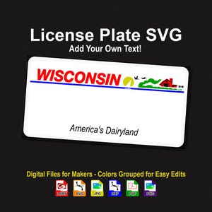 Op de afbeelding: Een wit kentekenplaatontwerp met het woord "WISCONSIN" in rode letters, een blauwe streep en een afbeelding van een boerderijscène. De tekst "America's Dairyland" staat hieronder. De afbeelding bevat ook de tekst "License Plate SVG Add Your Own Text!" en bestandstype-pictogrammen.
