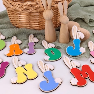 Colgante de Pascua de madera personalizado con letra inicial: regalo de Pascua único para la familia y como decoración de Pascua.