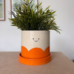 Handmade Happy Face Ceramic Plant Pot with Tray (Large) | Orange Scallop Design