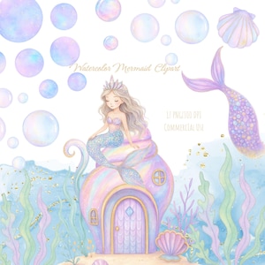 Puede incluir: Ilustración en acuarela de una sirena sentada en una casa de conchas de colores pastel. La sirena tiene pelo largo rubio y una corona. Burbujas y plantas acuáticas rodean la casa. El texto "Watercolor Mermaid Clipart" es visible.