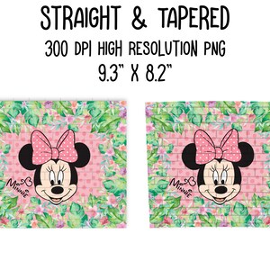 Puede incluir: Un tel&oacute;n de fondo digital imprimible con un dise&ntilde;o floral rosa y verde con una imagen de dibujos animados de Minnie Mouse en el centro. El texto "MINNIE" est&aacute; escrito en cursiva negra en el lado izquierdo de la imagen. La imagen mide 23,6 cm por 20,8 cm.