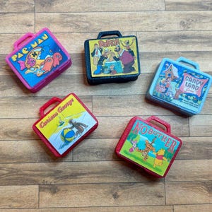 Dollhouse Miniature Retro Lunchbox 1:12 Scale - Diorama Accessory image 4