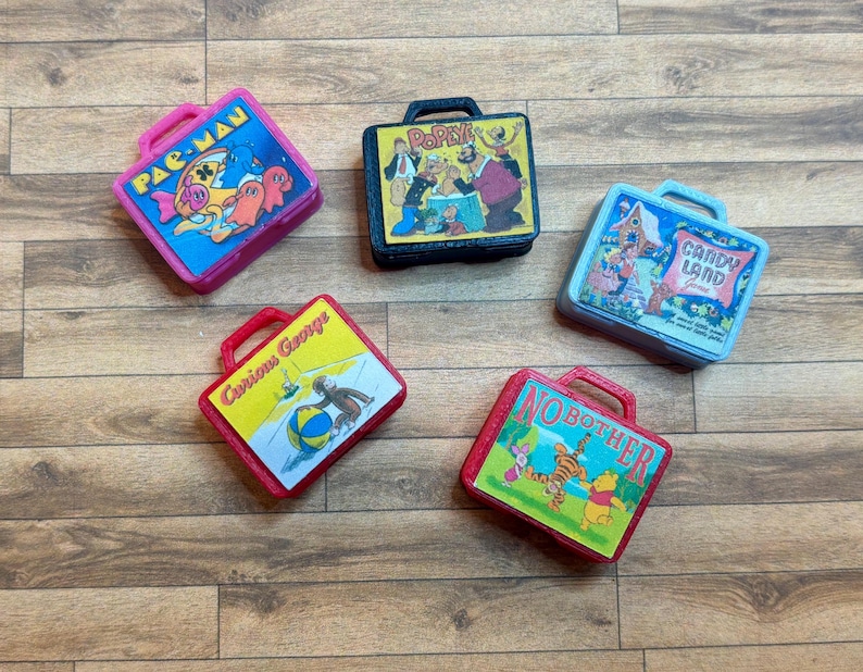 Dollhouse Miniature Retro Lunchbox 1:12 Scale - Diorama Accessory image 4