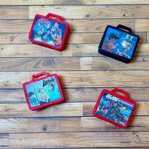 Dollhouse Miniature Retro Lunchbox 1:12 Scale - Diorama Accessory image 3