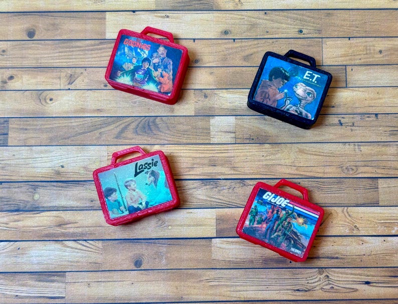 Dollhouse Miniature Retro Lunchbox 1:12 Scale - Diorama Accessory image 3