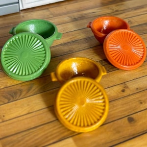 Vintage Retro Dollhouse Food Storage Set with Removable Lids – Miniature 1:12 Scale / Round TW