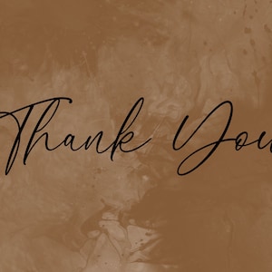 Puede incluir: Gracias escrito en cursiva negra sobre un fondo marr&oacute;n con textura de m&aacute;rmol.