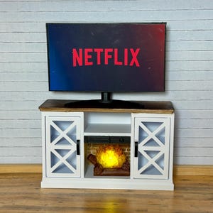 Mueble de TV con chimenea de granja en miniatura para casa de muñecas (escala 1:12) / Muebles impresos en 3D / Decoración de sala de estar para casa de muñecas / Muebles para diorama