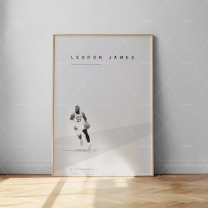 Könnte beinhalten: Schwarzweißes Poster mit einem Basketballspieler, der den Ball dribbelt. Das Poster trägt oben den Text "LEBRON JAMES" und unten das Zitat "Hab keine Angst vor dem Scheitern. Das ist der einzige Weg zum Erfolg."