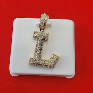 Pingente inicial L em ouro natural e diamante