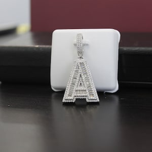 Prata 925 com Moissanite Baguette Inicial A