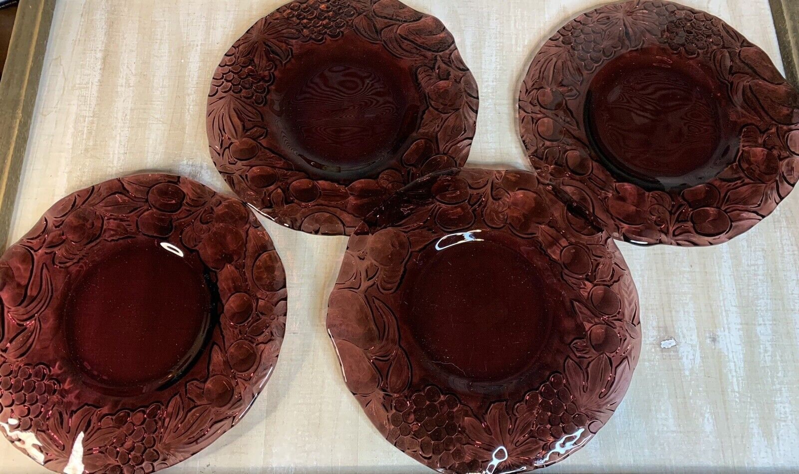 Plato de fruta de ensalada de postre de vidrio en relieve vintage de amatista italiano Intaglio (x4)