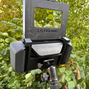 Back of the Carplounge AIO controller with the holder and clamp frame, LS FISHING logo, tripod mount stays free underneath