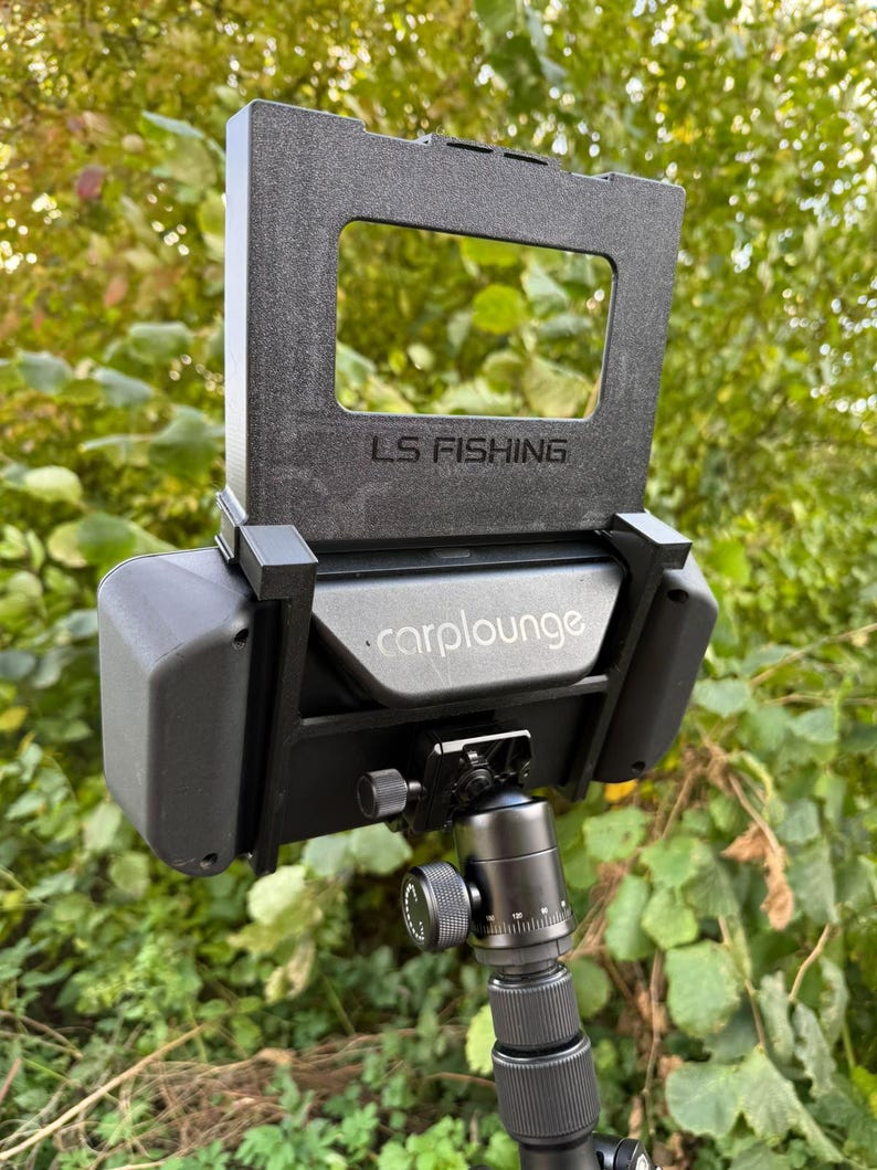 Back of the Carplounge AIO controller with the holder and clamp frame, LS FISHING logo, tripod mount stays free underneath