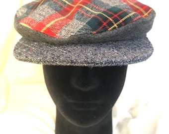 Gorra plana de lana a cuadros grises y rojos para hombre