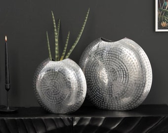 Elegant vases set of 2 ORIENTAL 44 cm silver in grid hammered design decorative metal vase handmade art object sculpture modern decor