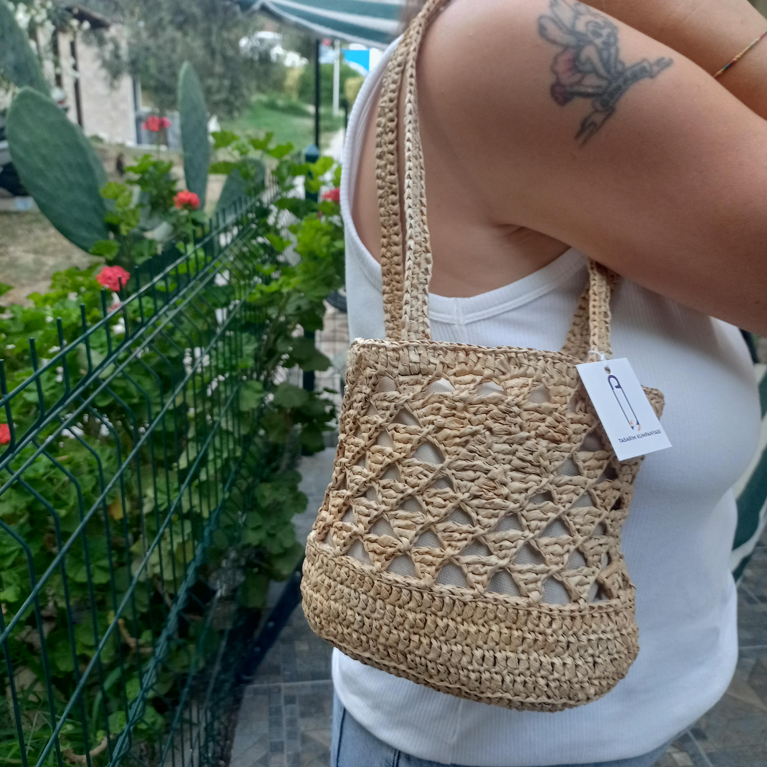 Diamond Straw Mini Bucket Bag