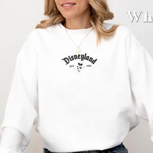 Embroidered Disneyland est 1955 Sweater, Vintage Disneyland Sweater, Disney Fans Sweater, Mickey Mouse Embroidery, Comfort Colors Sweat