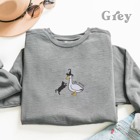 Embroidered Silly Goose Sweatshirt, Silly Goose Sweater, Silly Goose Vintage Farm Crewneck, Cute Goose Sweatshirt Gifts for Farm Girls