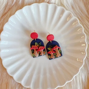 Cottagecore Polymer Clay Mushroom Dangle Earrings, Hand sculpted 3D Mushroom Earrings, Accessories, Fairy Earrings