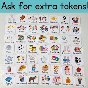 Op de afbeelding: Een set van 36 kleurrijke, ronde, ge&iuml;llustreerde tokens met verschillende activiteiten voor kinderen, zoals lezen, spelen en naar het park gaan. De tokens zijn wit met zwarte contouren en bevatten verschillende illustraties, waaronder een fiets, een voetbal, een piano en een schoolbus. De tokens zijn gerangschikt in een rasterpatroon op een witte achtergrond. De tekst "Ask for extra tokens!" staat in blauwe letters bovenaan de afbeelding.