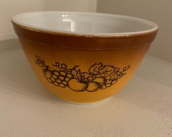 Vintage Pyrex old orchard bowl