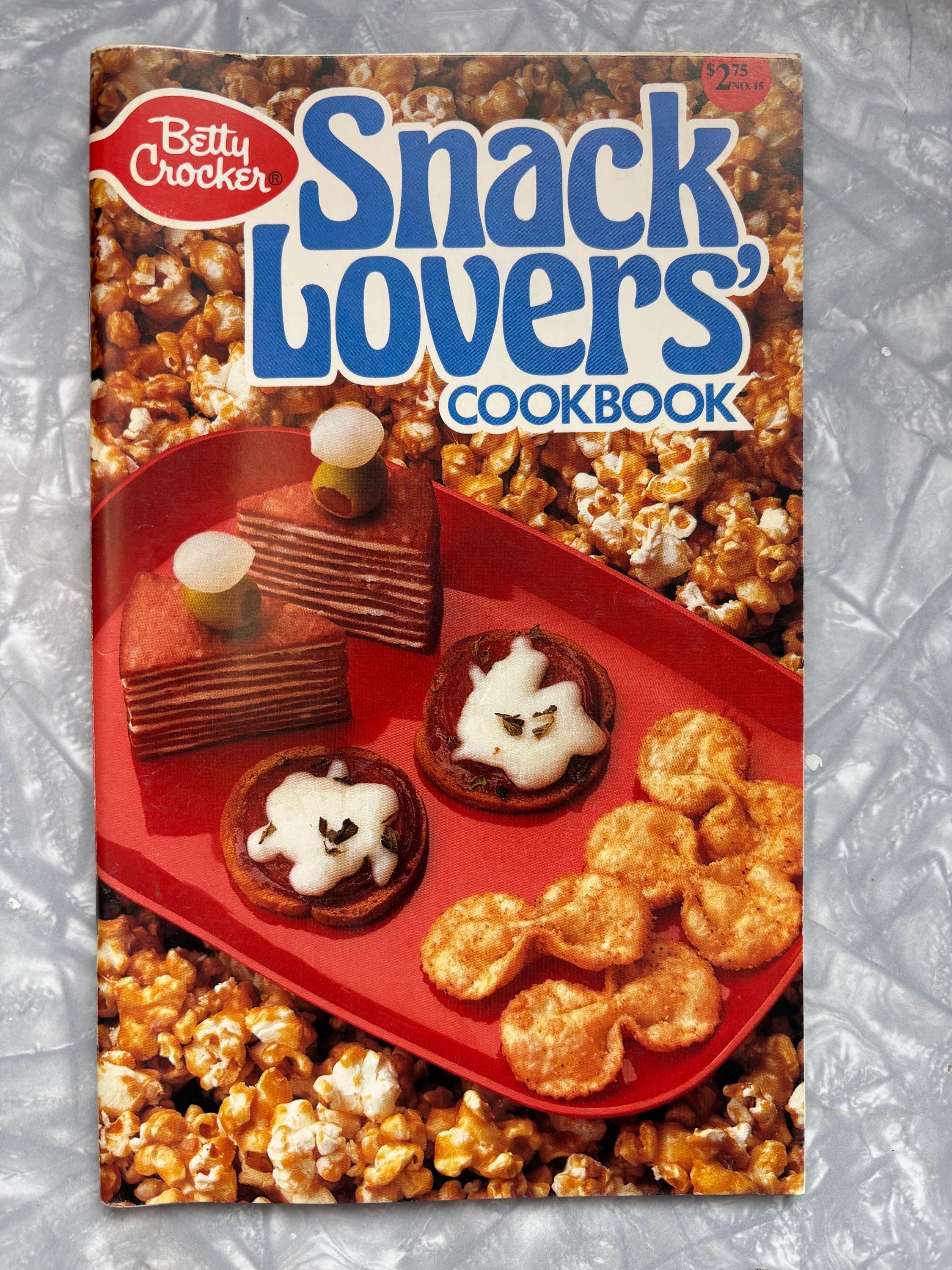 Vintage Betty Crocker Snack Lovers cookbook pamphlet