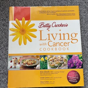 2002 Betty Crocker Vivendo com o livro de receitas do câncer