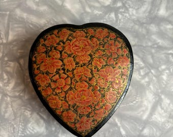 Vintage papier mache heart shaped trinket/jewellery box