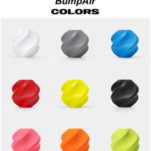 K&ouml;nnte beinhalten: Das Bild zeigt eine Auswahl an BumpAir-Produkten in verschiedenen Farben. Es sind neun Objekte in Wei&szlig;, Grau, Blau, Rot, Gelb, Schwarz, Rosa, Orange und Gr&uuml;n zu sehen. Der Text "AVAILABLE BumpAir COLORS" befindet sich oben.